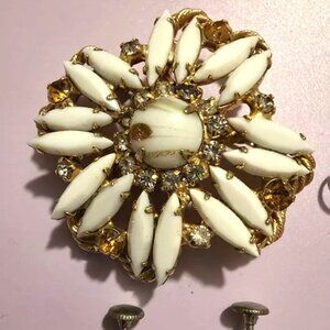 Vintage Juliana gold-tone Milky Glass Navette Topaz Fluss Flower pin, brooch